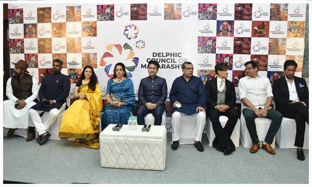 Bollywood Celebrities with Mr. Yash Birla at Raj Bhawan for Conference 